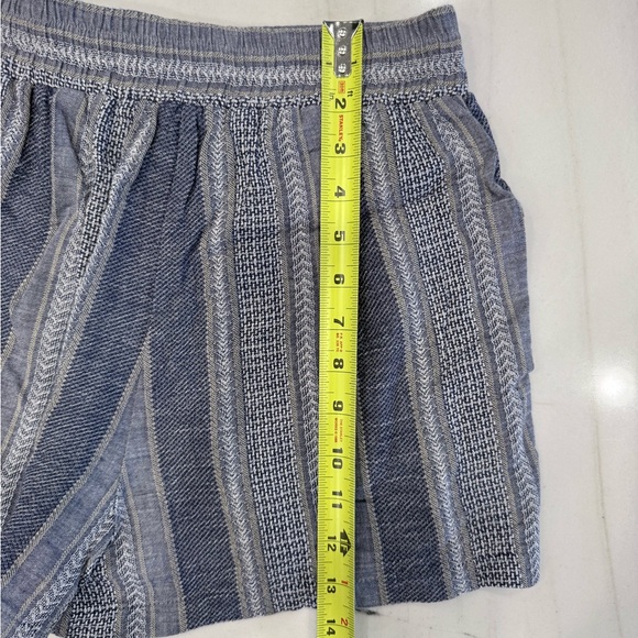 Evereve Blue Striped Shorts - Picture 6 of 8